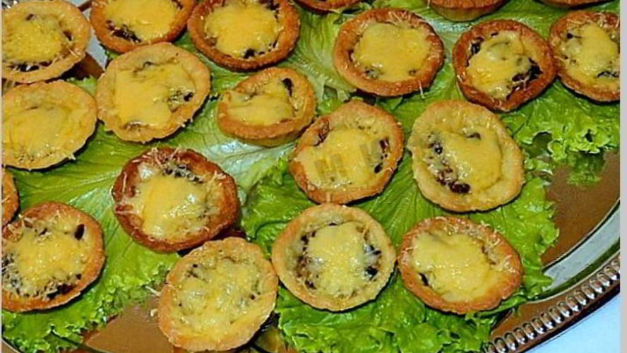 Рецепт творожных тарталеток с грибами и сыром