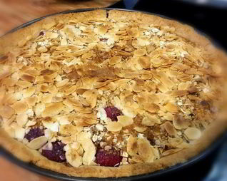 Фруктовый тарт с овсяным штрейзелем