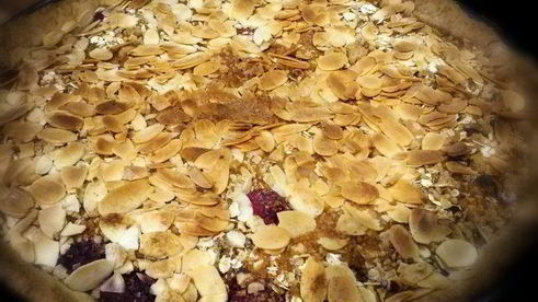 фруктовый тарт с овсяным штрейзелем