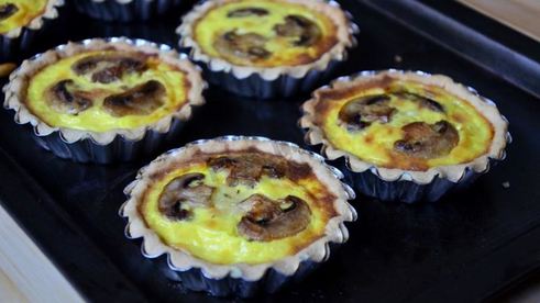 мини тарты с грибами и пармезаном