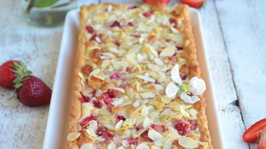 Рецепт ревенно-клубничного тарт с марципаном