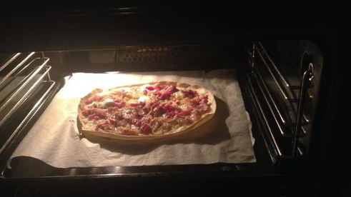 тарт фламбе с беконом