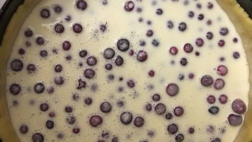 тарт с клюквой в сметанной заливке