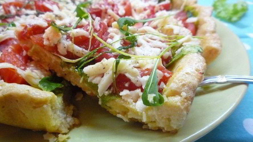 Рецепт тарт с листьями молодого салата, помидорами и овечьей брынзой