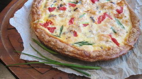 тарт с лососем и овощами