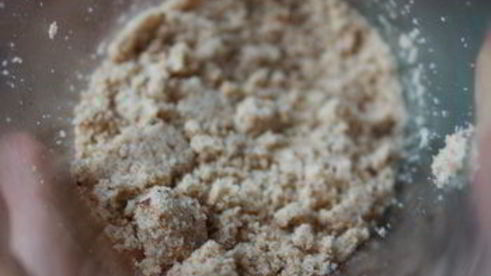 тарт с миндалем и молочным шоколадом