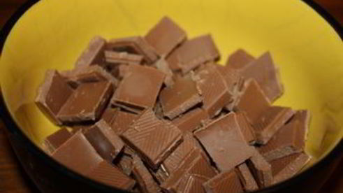 тарт с миндалем и молочным шоколадом