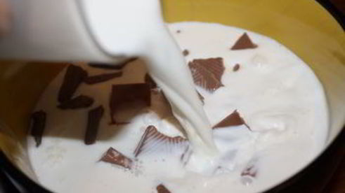 тарт с миндалем и молочным шоколадом