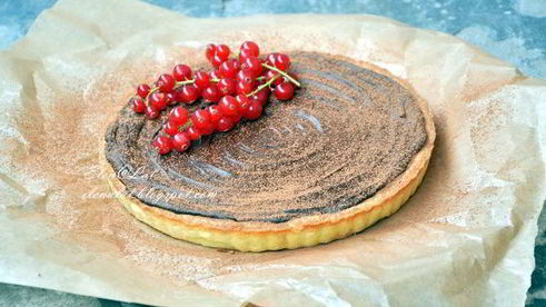 тарт с миндальным кремом и шоколадом