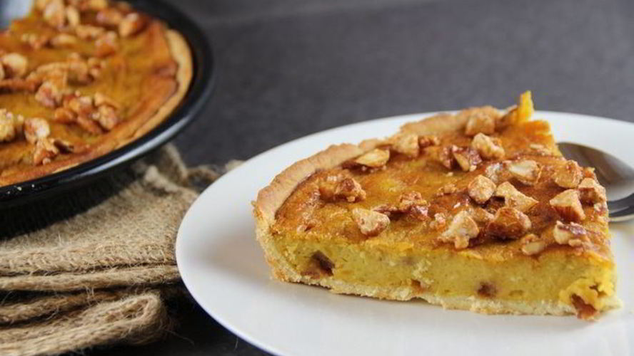 Рецепт тарта с пряной тыквой, медом и карамелизированным миндалем