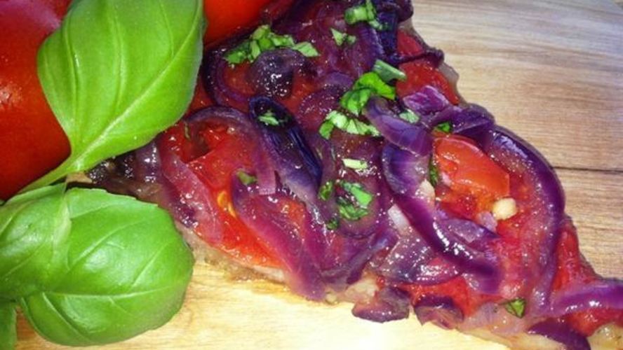 Рецепт тарта с томатами и карамельным луком