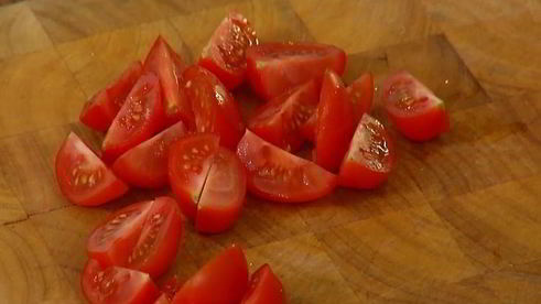 тартин с запеченным сладким перцем и тунцом