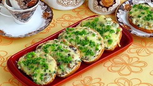 тартинки с грибами и творогом