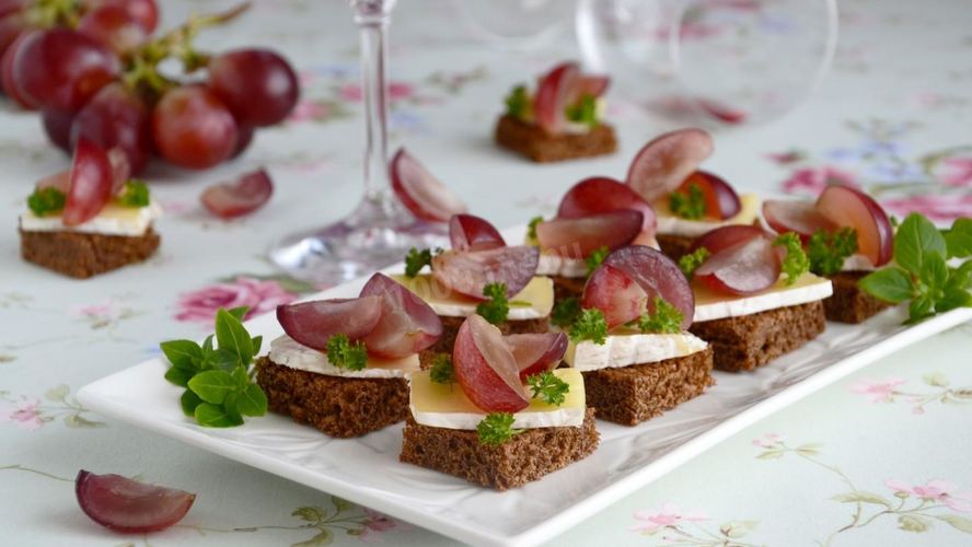 Рецепт тартинок с виноградом