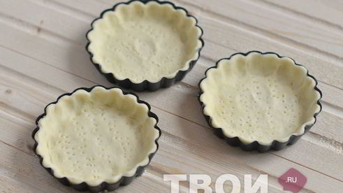 тарты с копченой курицей и шпинатом