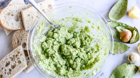 тосты с авокадо