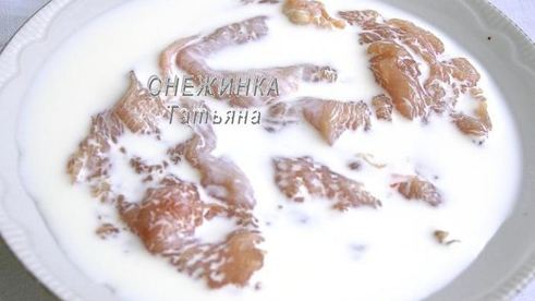 цветное карпаччо из овощей с рулетом из курицы, брокколи и шпината