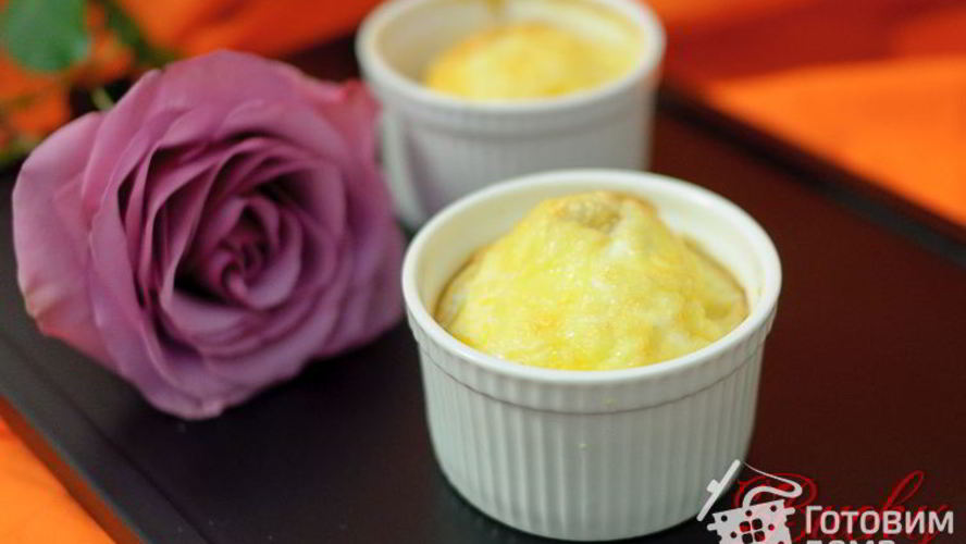 Рецепт пикантной яичницы в формочках