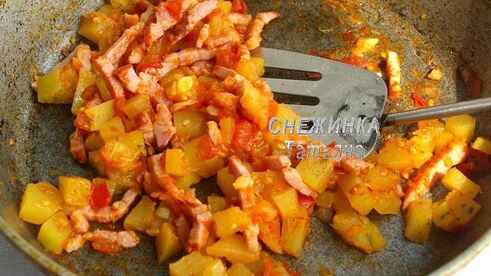 сердечная яичница из перепелиных яиц с овощами