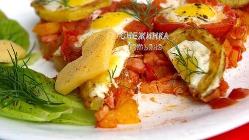 сердечная яичница из перепелиных яиц с овощами