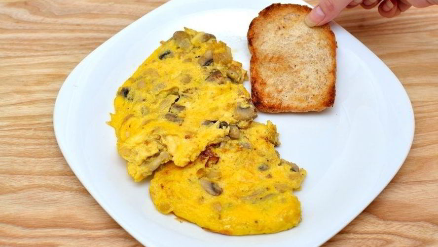 Рецепт яичницы-болтуньи с грибами