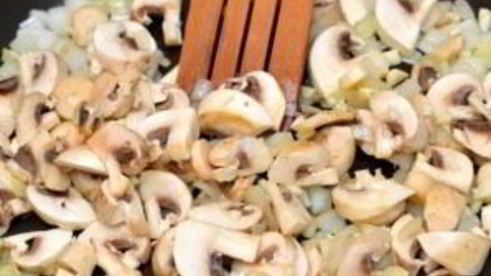 яичница-болтунья с грибами