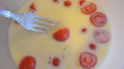 яичница-болтунья с сыром джюгас на хрустящих тостах