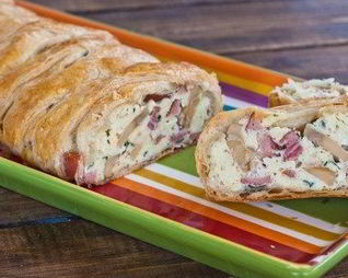 Яичница-болтунья в слоеном тесте