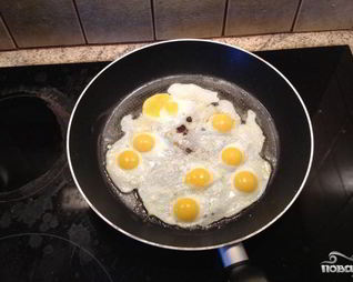 Яичница из перепелиных яиц