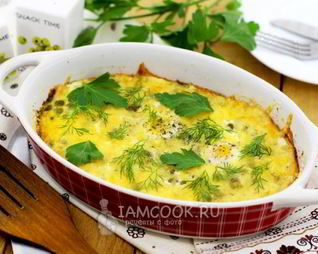 Яичница с беконом и сыром