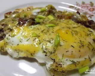 Яичница с грибами и сыром