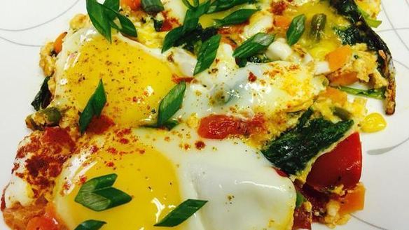 Рецепт Яичницы с овощами и капустой кале