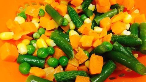 яичница с овощами и капустой кале