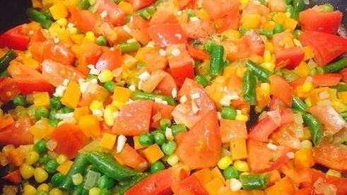 яичница с овощами и капустой кале