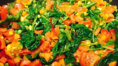 яичница с овощами и капустой кале