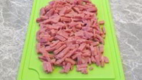 яичница с помидорами и ветчиной