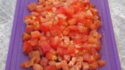 яичница с помидорами и ветчиной