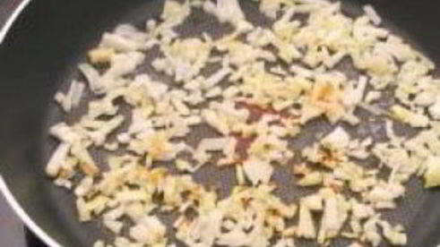 яичница с помидорами и ветчиной