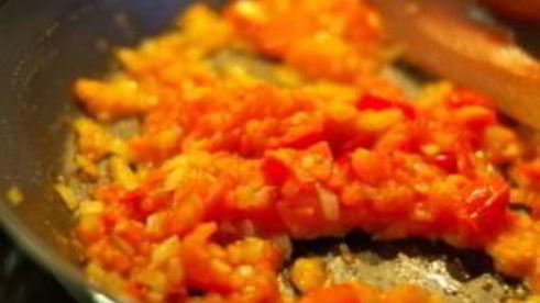 яичница с помидорами