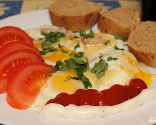 Яичница с сыром плавленным