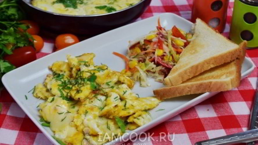 Рецепт яичницы с сыром