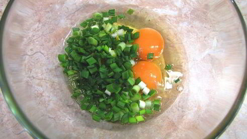 яичница с зеленым луком на завтрак в субботу