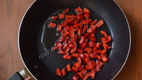 яичница со спаржей и вялеными помидорами