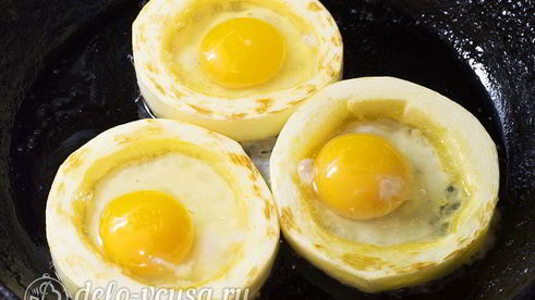 яичница в кабачке