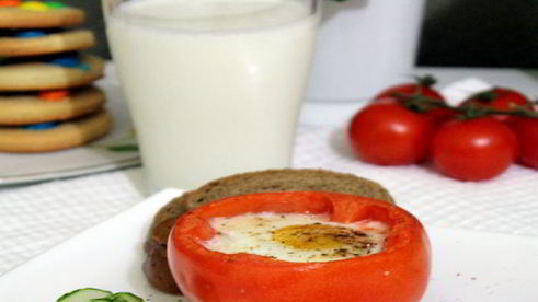 яичница в помидорах