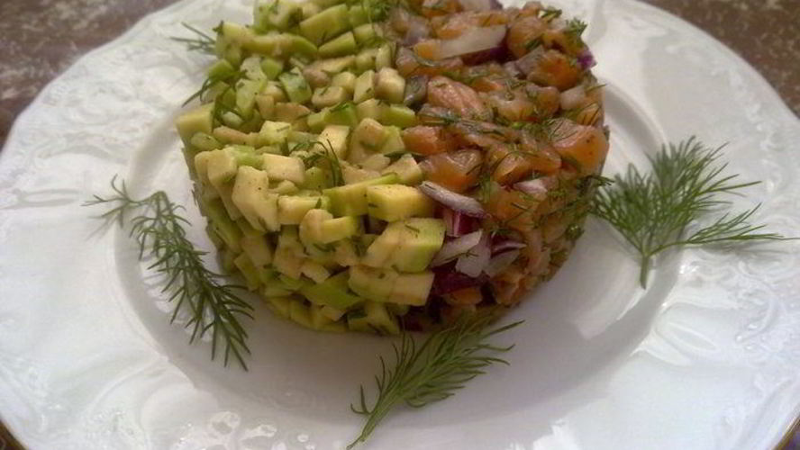 Рецепт закуска из авокадо, семги и зелени