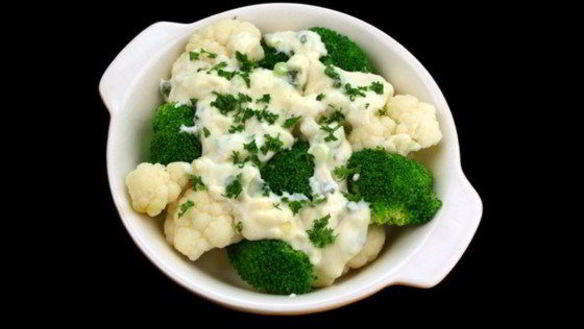 Рецепт Закуски из капусты романеско и брюссельской с горчичным маслом и каперсами