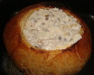 Куриный жюльен в хлебе