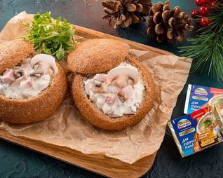 Сытный мясной жульен в булочке