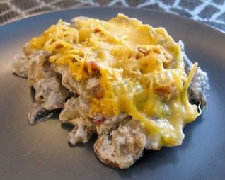 Жульен с курицей и грибами на сковороде